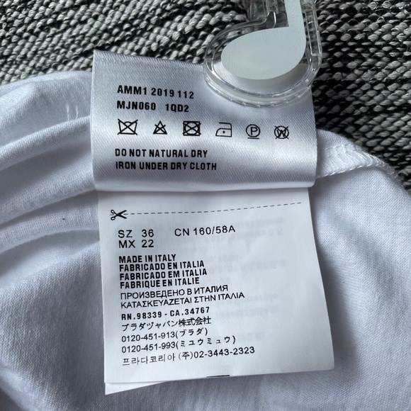 MIU MIU Pearl embellished T Shirt in White Cotton. Italian size 36. - Picture 5 of 5